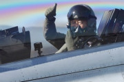 【韓国】戦闘機に搭乗した文大統領
