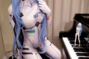 セクシー乳ピアニストYouTuberのPan Pianoさん、ついに顔バレか！？公式サイトから発掘された顔写真が普通に美人だと話題にｗｗｗｗｗ