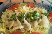（ヽ´ん`）「サラダと餃子とラーメンのセットだと思ったら、こんなゴミが出てきて絶望した」