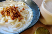 今日の朝食はミルクチーズ肉うどんでふ