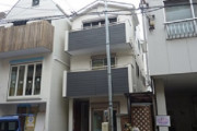 【家を建てる予定】23区内だと狭小三階建って仕方無いけど、それでも8000万円位だし、将来高く売れる保証もない…
