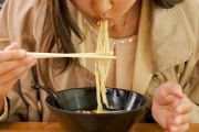 【テレビ】「麺類は音を立ててススる?ススらない?」で大人世代と若者が大論争!若い世代はススる音が不快?
