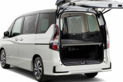 【日産セレナ】車中泊用収納ベッドを備えた「マルチベッド」が登場！