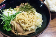 油そばというラーメンとつけ麺の良い所どりした完璧な麺料理が天下を穫れなかった理由