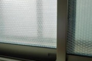窓プチプチ断熱シートを貼ったら２、３度部屋の温度が上がったぞ
