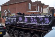 英国ノーフォークのタクシーは絶対安全なFV432兵員輸送装甲車？