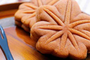 好きな全国のお土産菓子は？ 3位『もみじ饅頭』2位『八つ橋』1位はサクッとした…