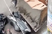 【動画】違法駐車バイクを強制撤去するインドのお巡りさん強すぎ！と思ったら（笑）