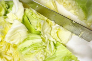【動画】エグいキャベツの切り方をするまんさん、見つかる