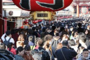 三連休初日、東京・京都は観光客でいっぱい