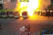 【衝撃映像】中国のEVシャトルバスが自然発火し爆発！