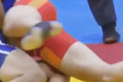 【動画】 レスリングの試合中に思わずおっきしてしまう瞬間を捉えた衝撃動画が話題に
