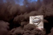 【衝撃映像】スペイン政府、どんなことをしてでも日産の工場閉鎖を撤回させると表明　労働者は抗議デモ「戦争だ!」　大量のタイヤが大炎上ｗｗｗｗｗｗ