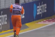 【動画】F1シンガポールGPでめちゃくちゃ足が早いやつが乱入する珍事件が発生！ → 公式が取った行動がこちらｗｗｗｗｗ
