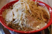 ラーメン二郎食った事ないんだがあれってスープは豚骨なの？
