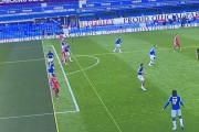 【悲報】現代サッカー、とんでもないオフサイドを取ってしまう…【VAR】
