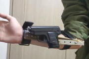【動画】完成度の高さに驚き！！袖の下から瞬時にモデルガンを取り出せる“スリーブガン”を作ってみた