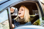 車の運転中に熱唱してる奴wwwww