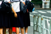 女子だけど、中学の頃に女子不良グループに目をつけられ、カッターナイフで顔を切られて髪を燃やされた。→リーダーを蹴ったら骨折して大騒ぎに…