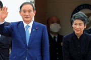 菅首相、初外遊先のベトナムに出発　信頼関係構築に意欲  [10/18]