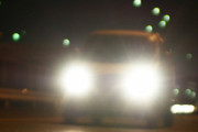 最近の対向車のライト眩しすぎて道が見えねんだけど俺の目ってひょっとして欠陥品か？