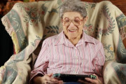 前作とび森を4000時間プレイしモニカの名前の由来にもなった88歳のおばあちゃんが再び「あつまれどうぶつの森」をプレイ
