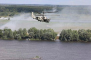 ロシア陸軍防空部隊の渡河訓練をKa-52アリゲーター攻撃ヘリコプターが支援！