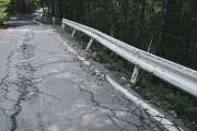 道路陥没 → 4年かけても直せない地域ｗｗｗｗｗｗｗｗｗｗｗ
