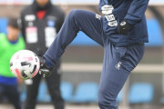 横浜FCカズが、自身の最年長出場記録を５３歳９カ月２３日に塗り替える