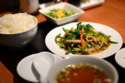 ぼく「日替わり定食」店員「お待ち」ぼく「モグっ」店員「ちょっと！それ日替わりじゃないよ！」