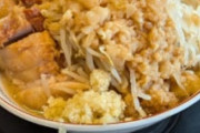 二郎系ラーメン「我々のラーメンは炭水化物・脂質・タンパク質・食物繊維・ビタミンなど栄養素全て揃ってる完全食てす😤」