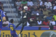【動画】U-23日本代表エースの腹に 飛び蹴り したカタールGK レッドカード。超危険プレーに「ライダーキックかよ」「退場は妥当」