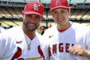 「日本流の挨拶だ！」大谷翔平とトラウトがかつてのチームメイトと再会する様子に全米大歓喜！（海外の反応）