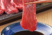 外国人「今までで一番奇妙な食べ物は何だった？」⇒「日本で食べた馬刺し」