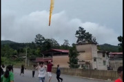 中国がロケット打ち上げ「完璧な成功」 → 近隣の村に有毒ガスを撒き散らしながら断片が落下する映像拡散 → 投稿が削除されまくる