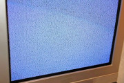 昔のテレビ「このメッセージが見えてるのは異常です。下記に電話してください」とかいうテロップ