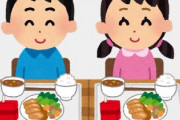 子供が冷蔵庫に貼りっぱなしの給食メニュー見て｢やったー金曜日はチキンカツだー！｣ってはしゃいでてオバカカワイイ
