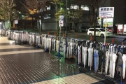 外国人「日本には雨が降った時のために傘置き場があるらしいぞ」