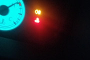 【ヘルプ】車のランプがなんか赤いんやが
