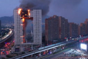 中国の高層ビル『凱旋国際ビル』炎上