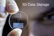 Blu-rayの1万倍も保存できて無限の寿命を持つ「5次元光ストレージ」が登場
