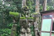 【画像】どう見てもガンダムな石像がインドネシアで発見されるｗｗｗｗ