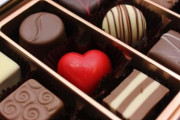 バレンタインの恋愛離れが加速　バレンタインチョコの贈り先1位は「自分」
