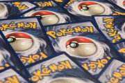 「自宅で発掘したポケカどのくらい価値ある？（ﾊﾟｼｬｯ」→ とんでもないカードが見つかる