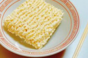 具なしインスタントラーメンを店のラーメン並に美味くする方法