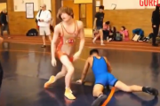 【動画】レスラーさん、負けた腹いせにKOしてしまうｗｗｗｗｗｗｗｗ