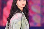 ＜齋藤飛鳥＞存在感抜群の個性派コーデでクールにランウエー　乃木坂46山下美月と同じステージに