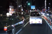 【東京】原付きの挑発に乗ったタクシーが追突事故を起こすドラレコ。