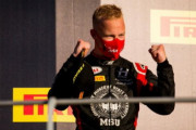 大注目の新人F1ドライバー、マゼピンって決して遅いドライバーじゃないと言われているね
