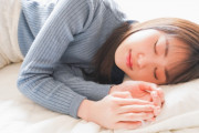 国「大人は6時間寝れば健康だからそれ以上寝るなよ」